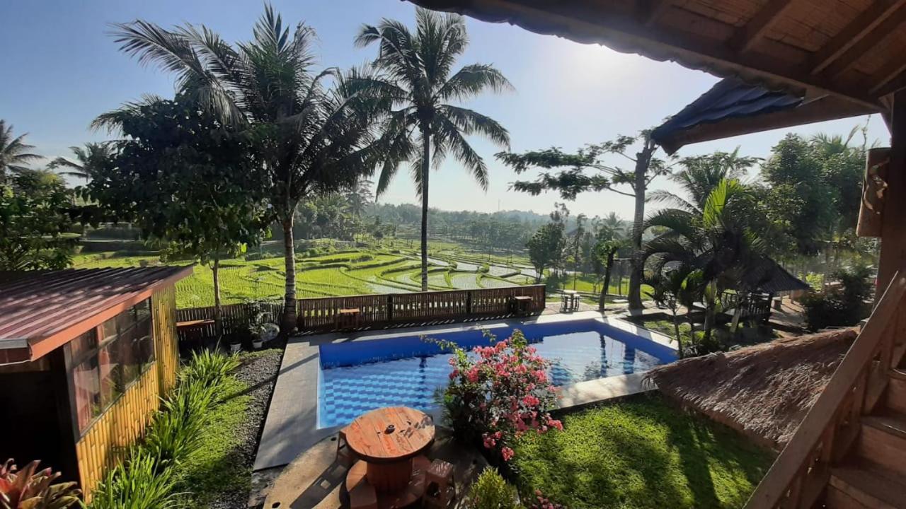 Peraja Bungalows Loyok Sangyang Exterior photo