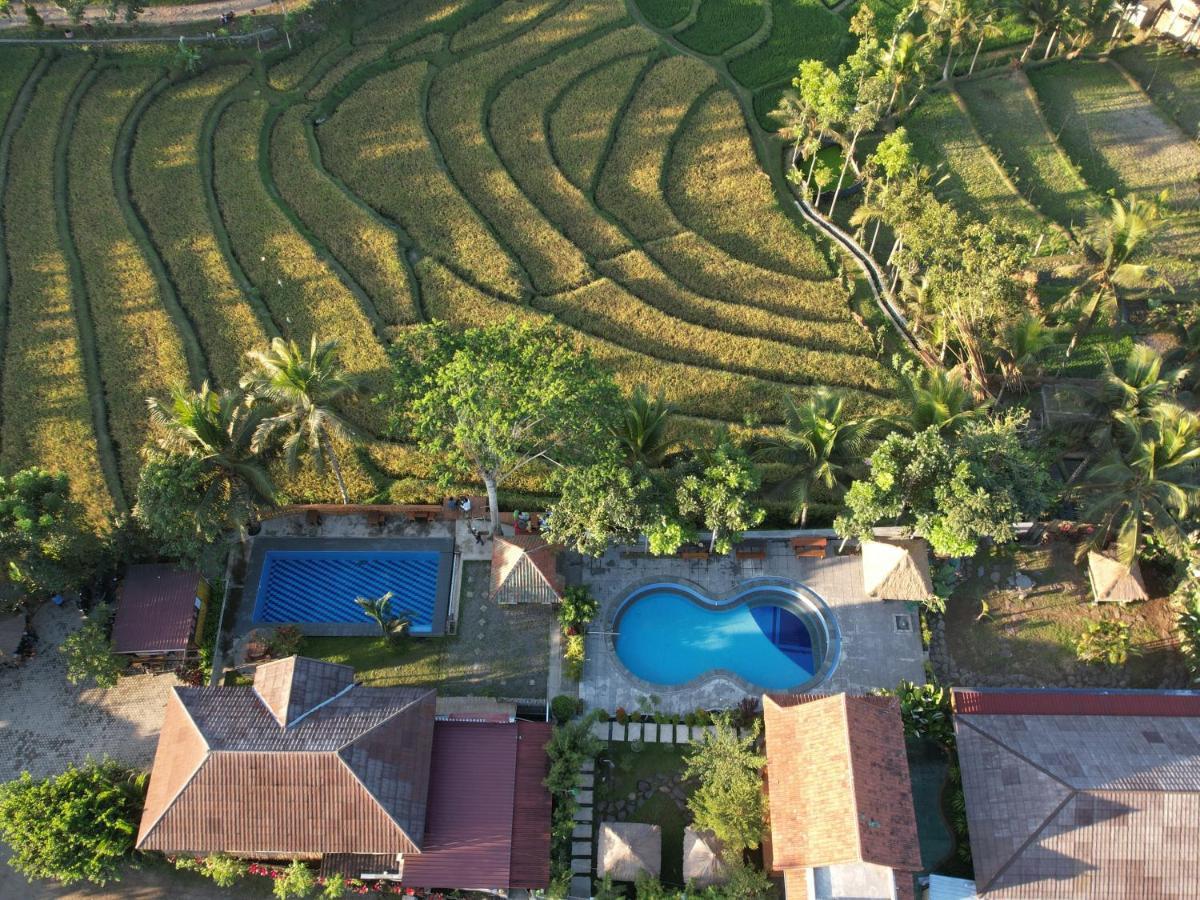 Peraja Bungalows Loyok Sangyang Exterior photo