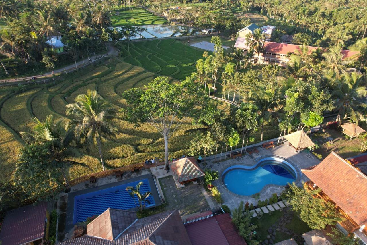 Peraja Bungalows Loyok Sangyang Exterior photo