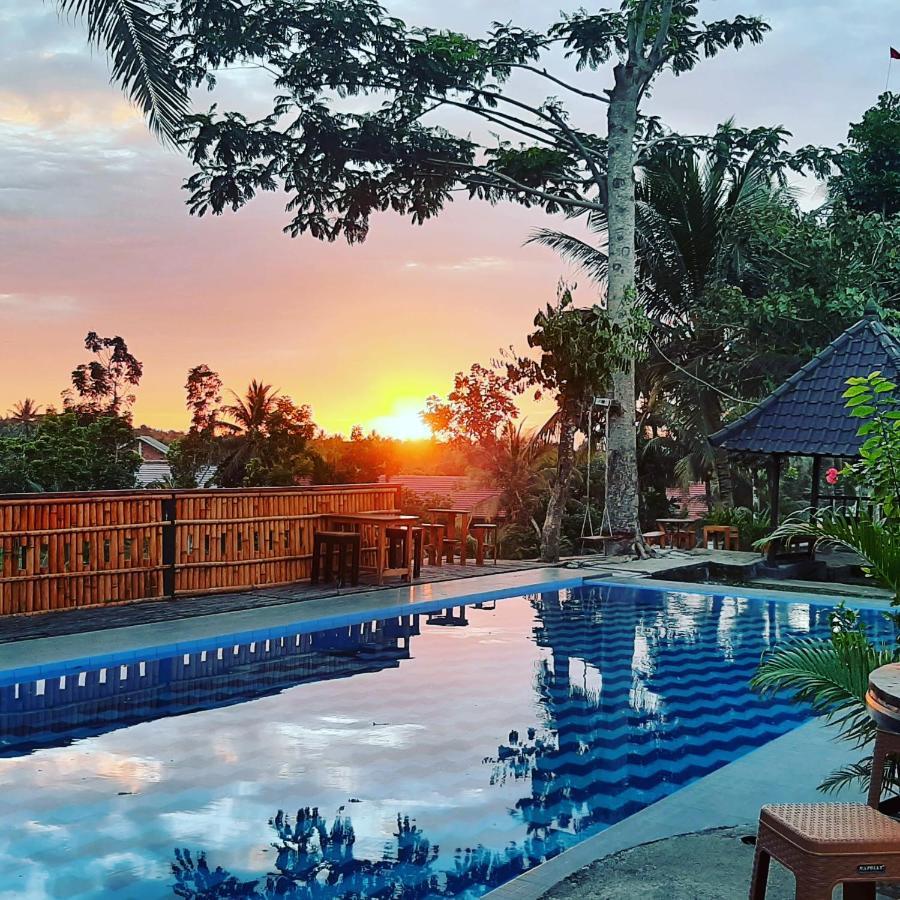 Peraja Bungalows Loyok Sangyang Exterior photo