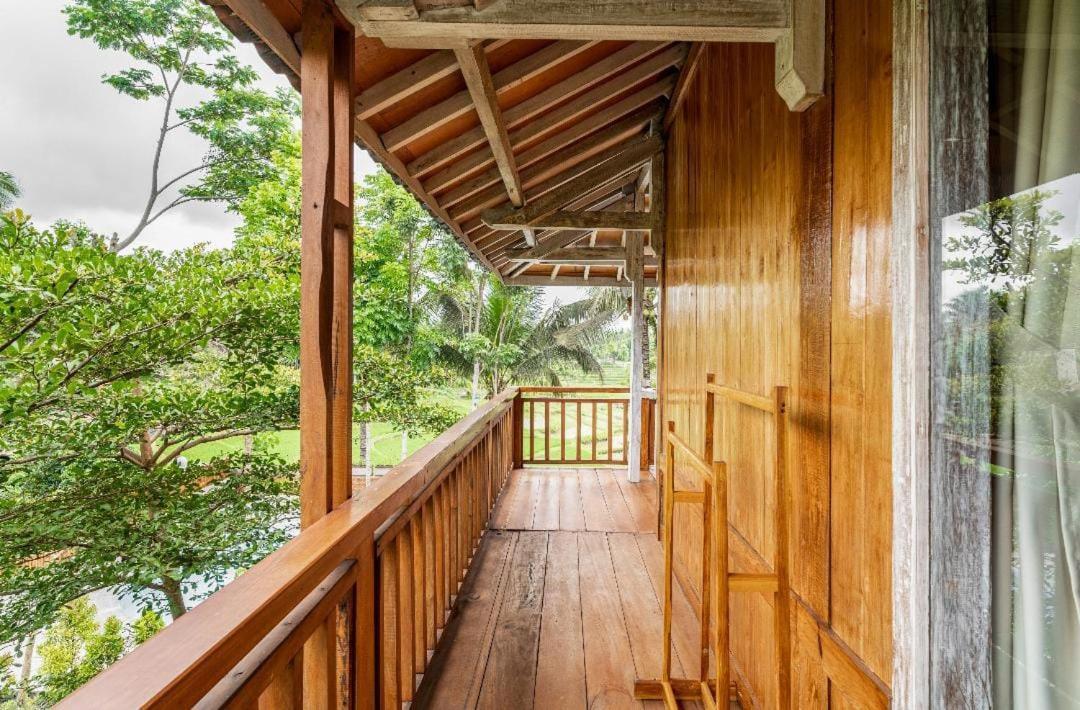 Peraja Bungalows Loyok Sangyang Exterior photo