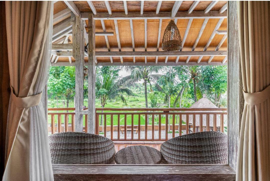 Peraja Bungalows Loyok Sangyang Exterior photo