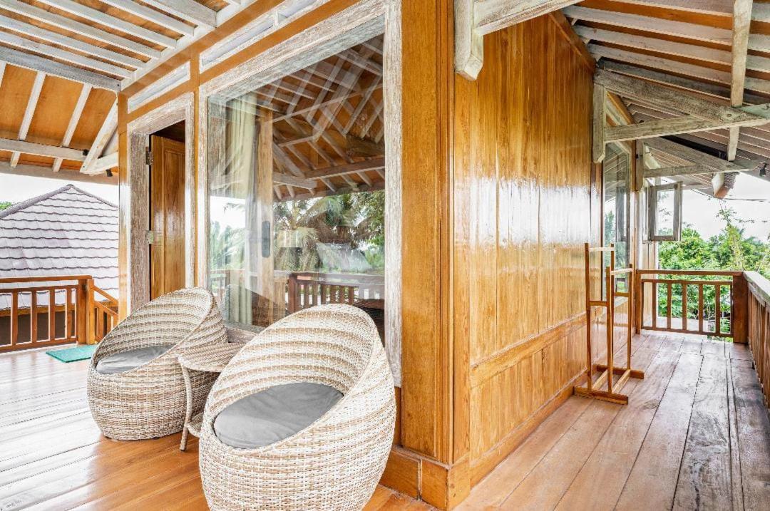 Peraja Bungalows Loyok Sangyang Exterior photo