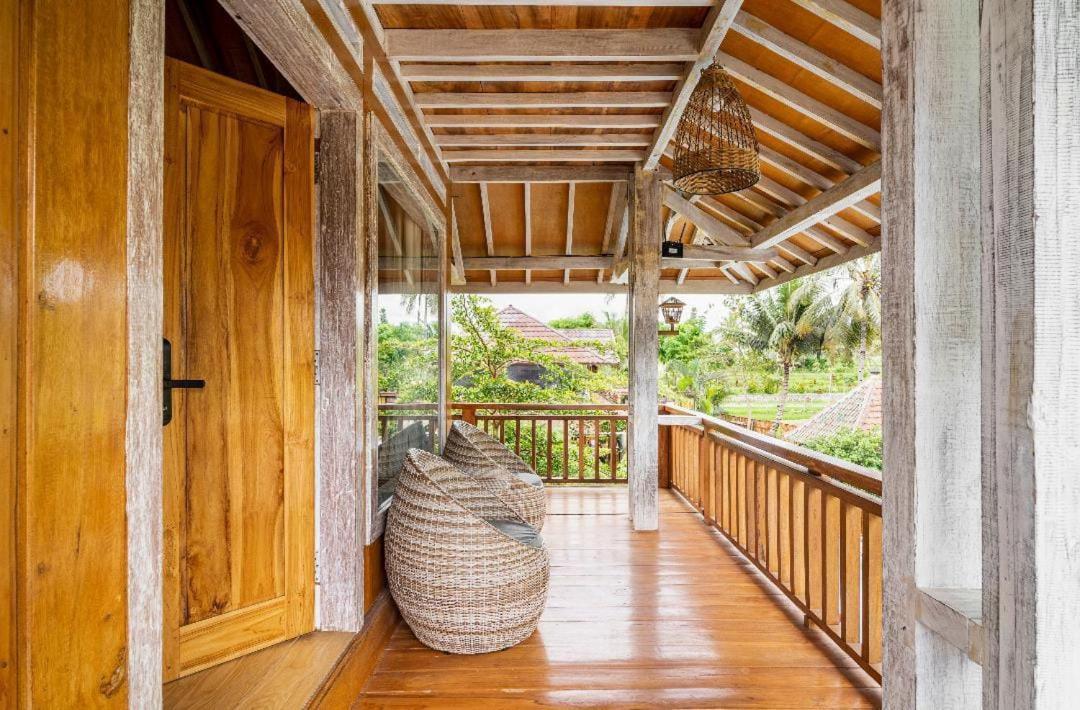 Peraja Bungalows Loyok Sangyang Exterior photo