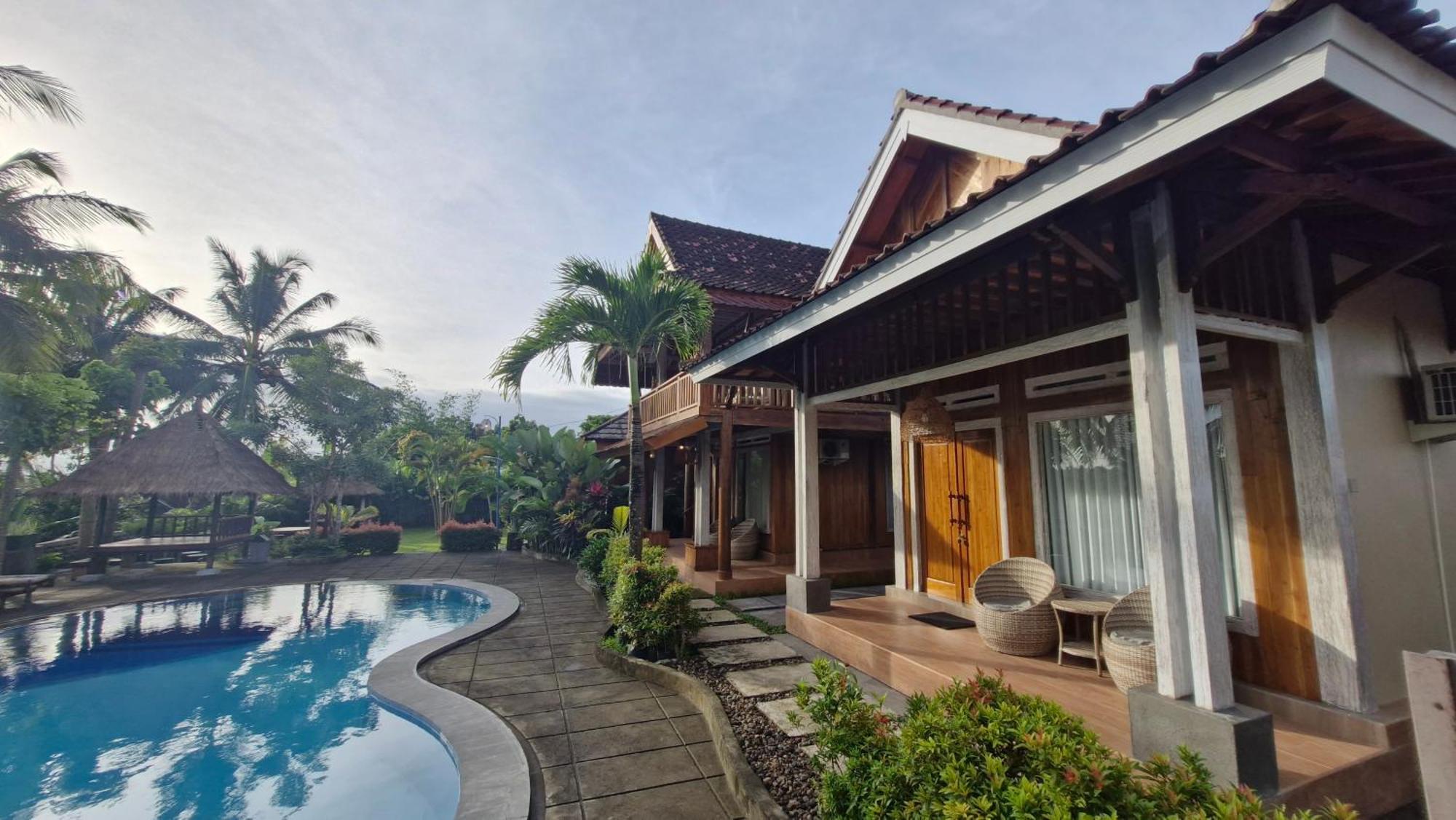 Peraja Bungalows Loyok Sangyang Exterior photo